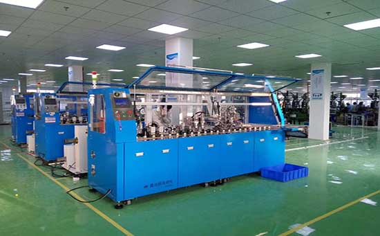 包銅箔機和使用該包銅箔機制造的覆銅層壓板、印制電路板以及無核基板的制作方法 包銅箔機和使用該包銅箔機制造的覆銅層壓板、印制電路板以及無核基板的制作方法